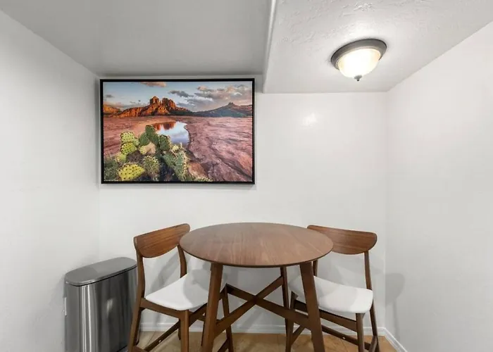 Uptown Walk Out Basement With Ultimate Views And Hot Tub Holiday home