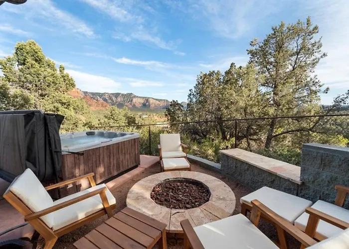 Holiday home Uptown Walk Out Basement With Ultimate Views And Hot Tub *