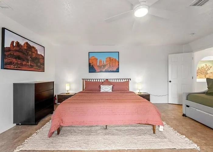 Uptown Walk Out Basement With Ultimate Views And Hot Tub Holiday home *