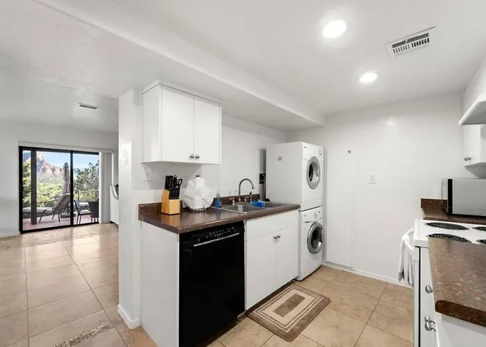 Holiday home Uptown Walk Out Basement With Ultimate Views And Hot Tub *