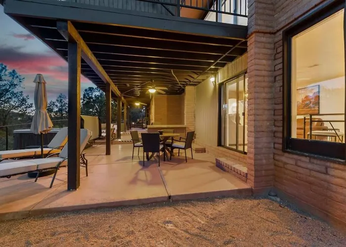 Uptown Walk Out Basement With Ultimate Views And Hot Tub Holiday home *