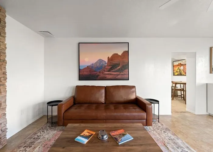 Uptown Walk Out Basement With Ultimate Views And Hot Tub *
