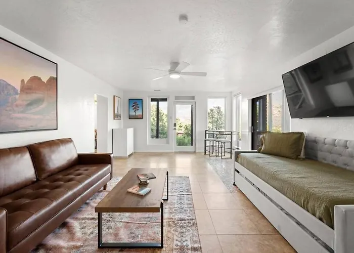 Holiday home Uptown Walk Out Basement With Ultimate Views And Hot Tub